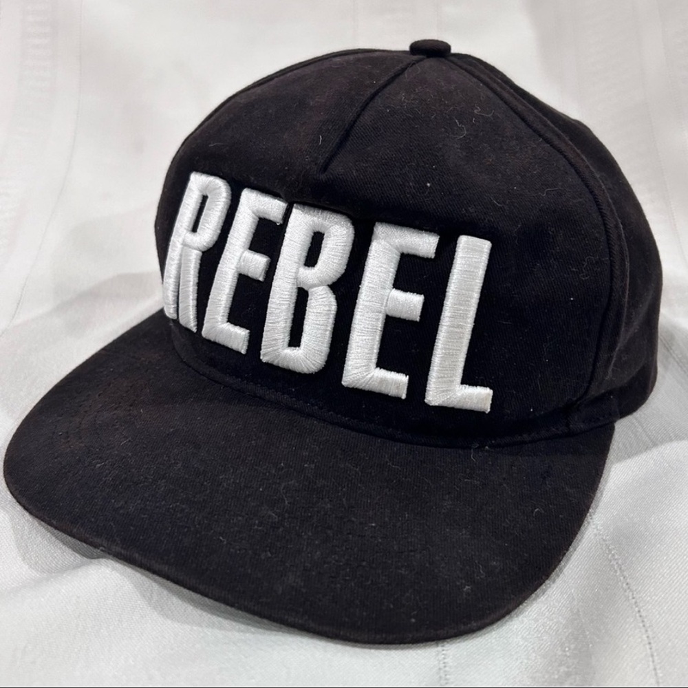 Star Wars REBEL SnapBack cap hat Disney Parks
black white red embroidery YOUTH